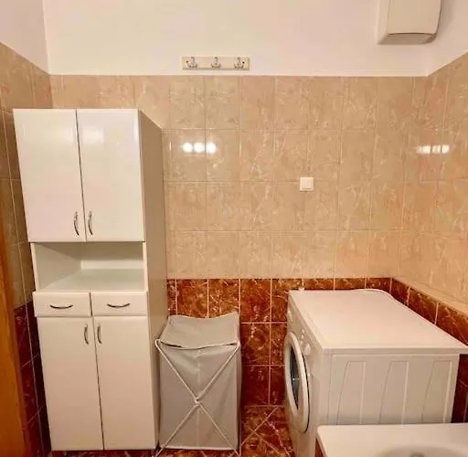 Apartment Tk Stylish Free Private Parking Garage